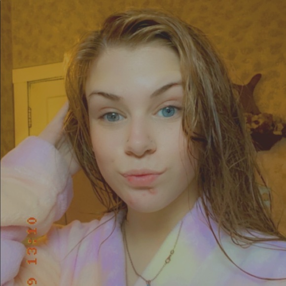 Meet your Posher, Tara - Picture 2 of 2